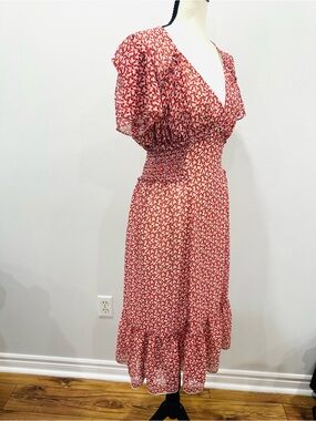 Max Studio Red Floral V-Neck Smocked Midi Dress Flutter sleeve Size Medium M